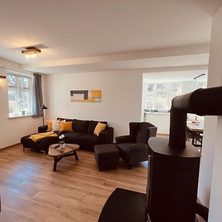 Friesia Urlaub Unterm Reetdach Fuer 4 Pers Terrasse Garten 2 Sz Born Exteriör bild