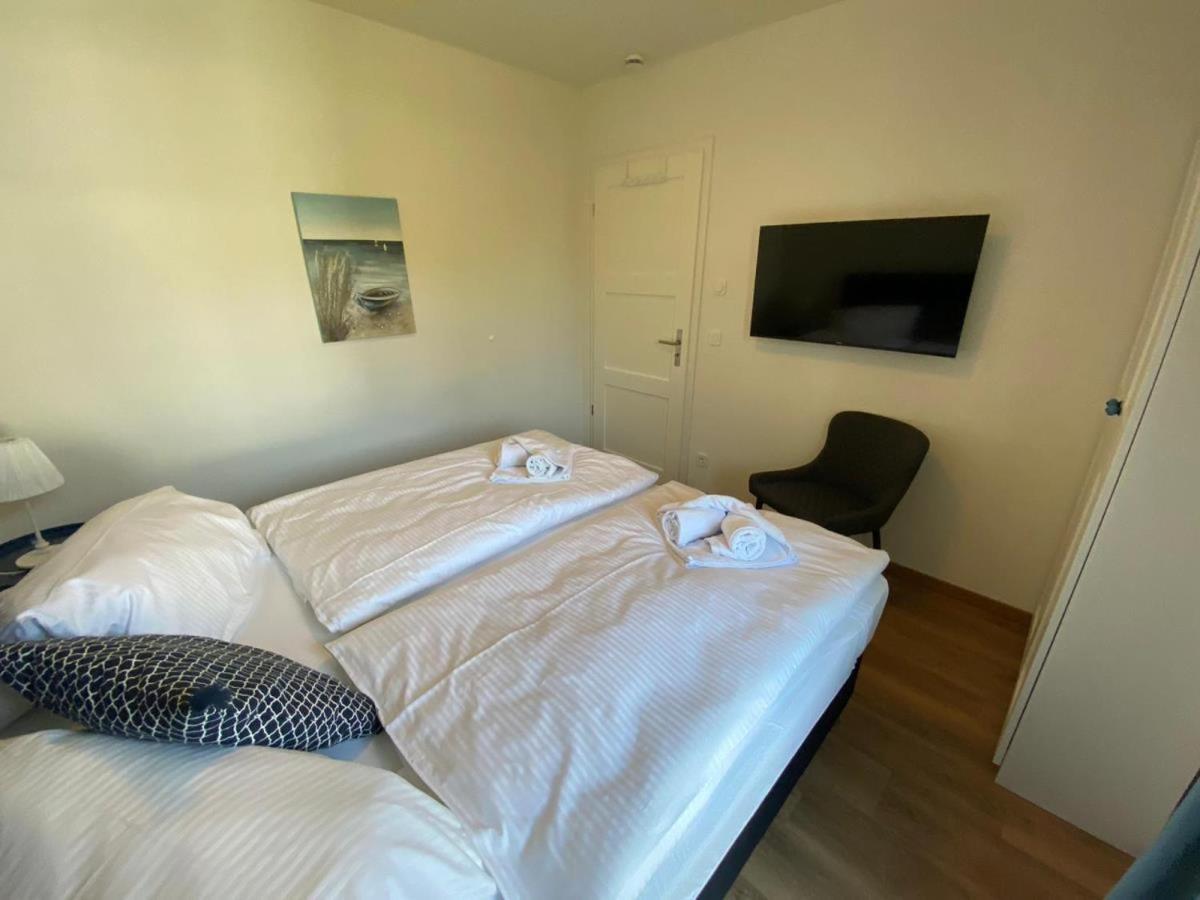 Friesia Urlaub Unterm Reetdach Fuer 4 Pers Terrasse Garten 2 Sz Born Exteriör bild
